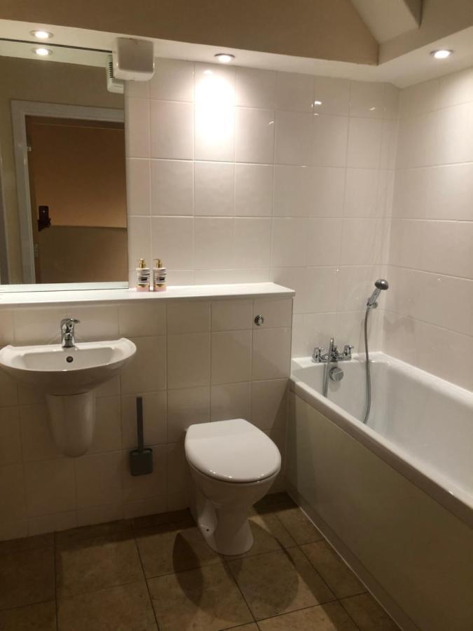 2 Bed 2 Bath With Private Parking Apartman EDI Kültér fotó