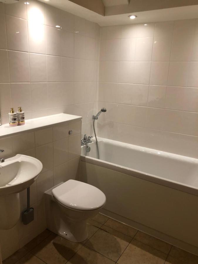 2 Bed 2 Bath With Private Parking Apartman EDI Kültér fotó