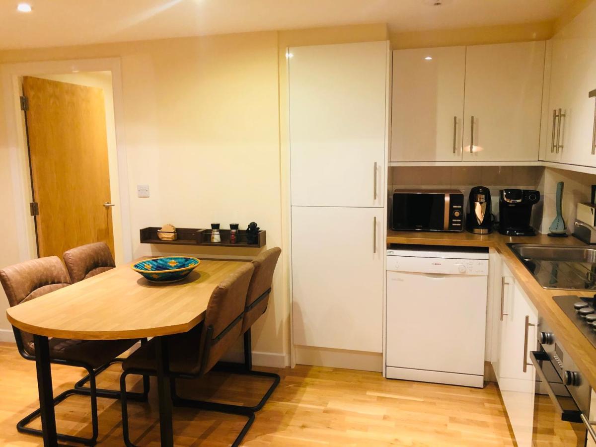 2 Bed 2 Bath With Private Parking Apartman EDI Kültér fotó
